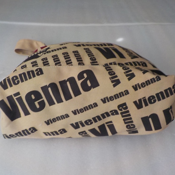 Vienna Tan Canvas Tote Bag NWOT - Picture 5 of 8